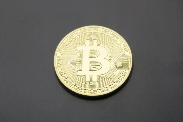 Bitcoins Oro Dinero Virtual Digital Sobre Fondo Gris Negro — Foto de Stock