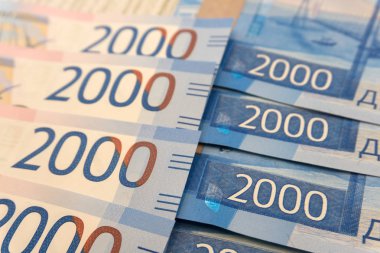 Yeni banknotlar 2000 ruble değer arka plan