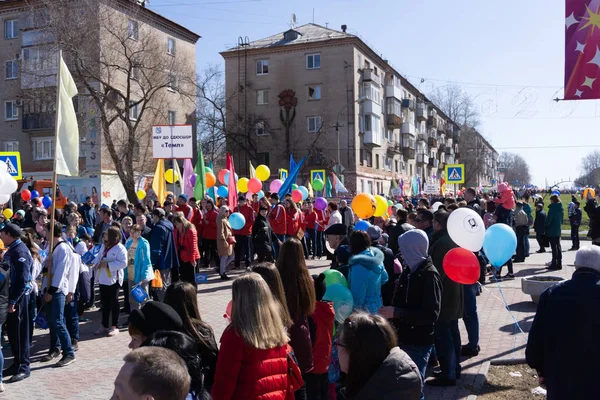 Berezniki Rusia Mayo 2018 Paz Trabaja Pueblo Con Bandera Durante — Foto de Stock