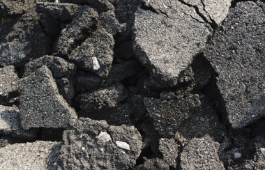 Asfalt yüzeyine kadar kırık