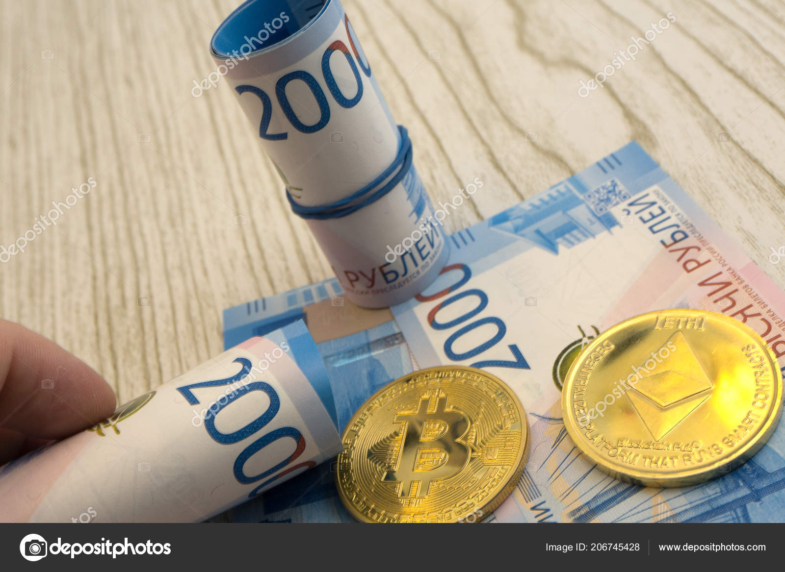クレジット カードでロシア ルーブル紙幣の背景に Ethereum コイン — ストック写真 © baon85 #206745428