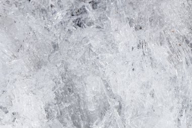 Cam cullets gri ve beyaz olarak artalanları