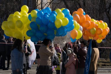 Rusya BEREZNIKI 1 Mayıs: Mayıs günü gösteri. 1 Mayıs kutlanan gün Rusya BEREZNIKI 1 Mayıs 2018 emek