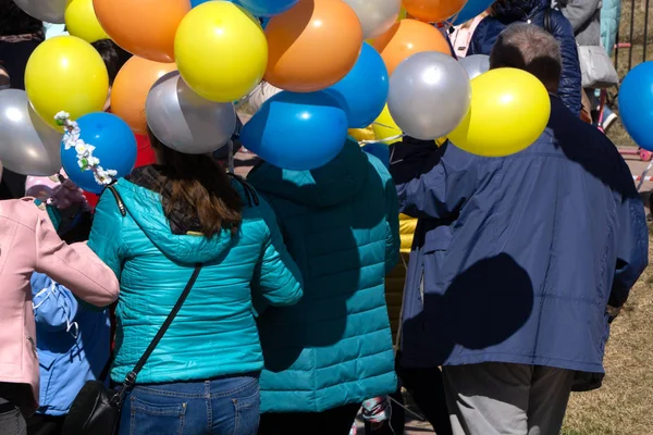 Une Grande Figure Multicolore Ballons Lors Une Procession Festive Festival — Photo