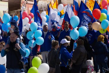 Rusya, BEREZNIKI 1 Mayıs 2018: insanlar, Rusya, emekliler ve gençler onların hakları savunmak için bir mitingde sakinleri