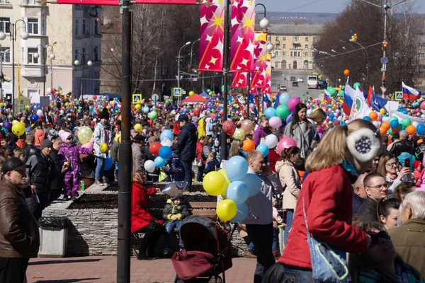 Vizinhos Falar Torno Uma Mesa Uma Festa Bloco Rússia Berezniki — Fotografia de Stock