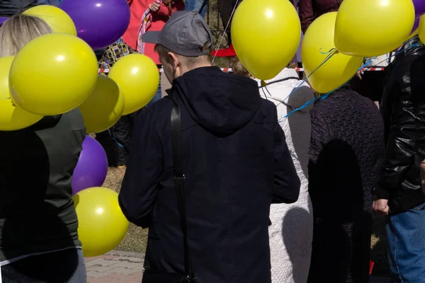 Nadnárodní Fotbaloví Fanoušci Slaví Zahájení Světové Konkurence Happy Mnohonárodnostní Lidí — Stock fotografie