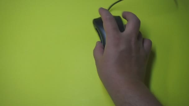 Mão Masculina Trabalhando Com Mouse Fio — Vídeo de Stock