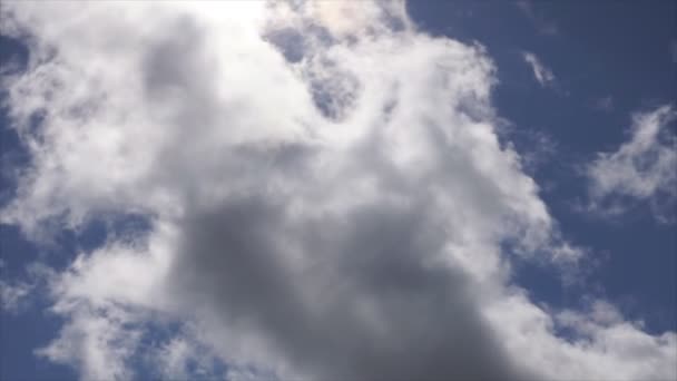 Céu Com Nuvens Flutua Por Cima — Vídeo de Stock