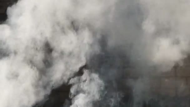 Fumo Esce Dalle Macerie Causa Attacco Razzi Sismici Demolizione Tsunami — Video Stock