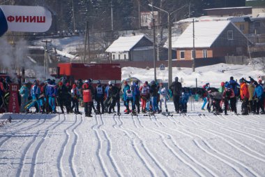 11 Mart, Rusya BEREZNIKI 2018: kayakçılar Kupası kayak turun başında