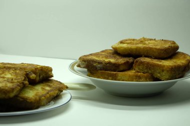 tereyağlı tost ve yağmurlama ile şeker