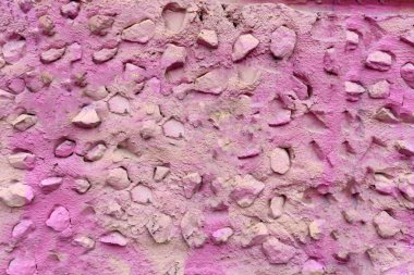 Yaşlı duvar ve sıva delikli tuğla ve taş altında görülebilir ile çatlaklar