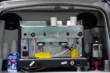 Profesyonel makine ve barista filtreli kahve ayıklama espresso