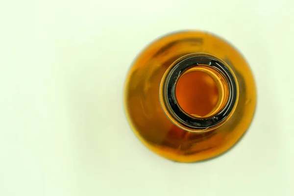 Bruine Glazen Flessen Geïsoleerd Witte Achtergrond — Stockfoto