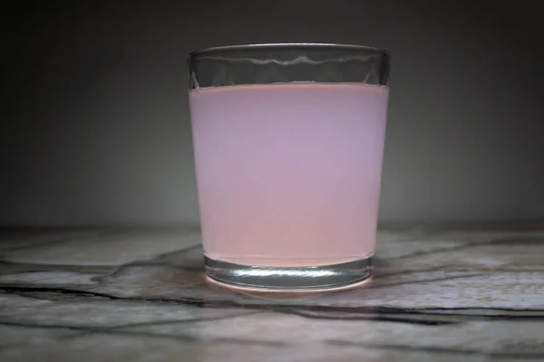 Panna Cotta Gelatina Branco Duas Porções Delicioso Tecido Rosa — Fotografia de Stock