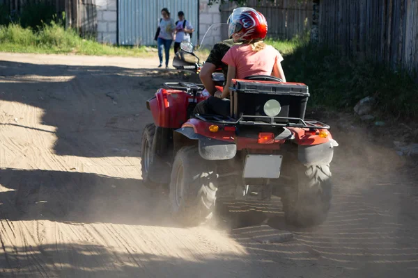 Людина Велосипеді Atv Quad Гори Дорога — стокове фото