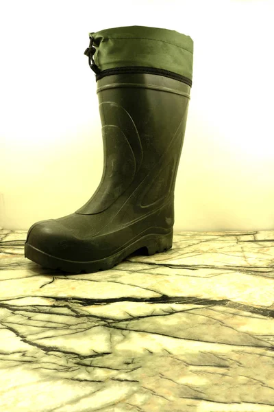 Paar Grüne Gummistiefel Isoliert Auf Weiß — Stockfoto