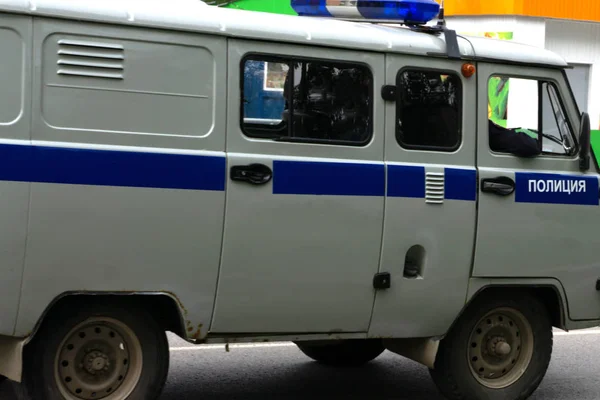 Polizeiauto mit beleuchtung - russland berezniki 15 juli 2017 . — Stockfoto