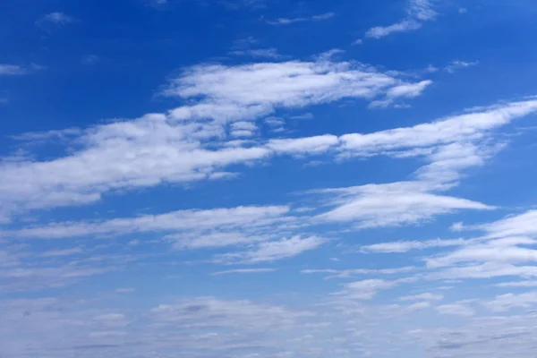 Cielo azul nubes aire tranquilo paisaje nubes  . — Foto de Stock