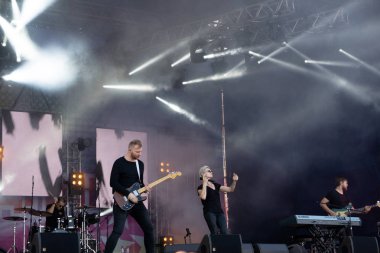 tamamen kadın İrlandalı topluluk Celtic Woman Fox Tiyatrosu'nda sahnede gerçekleştirir - Rusya Berezniki 14 Temmuz 2018