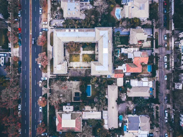 上から近代的な都市の街並み 空気からサンティアゴ — ストック写真