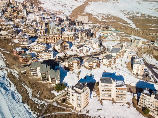 Όμορφη Χιονισμένη Πόλη Στο Άνδεις Όπου Άνθρωποι Πηγαίνουν Για Χειμερινά Εικόνα Αρχείου