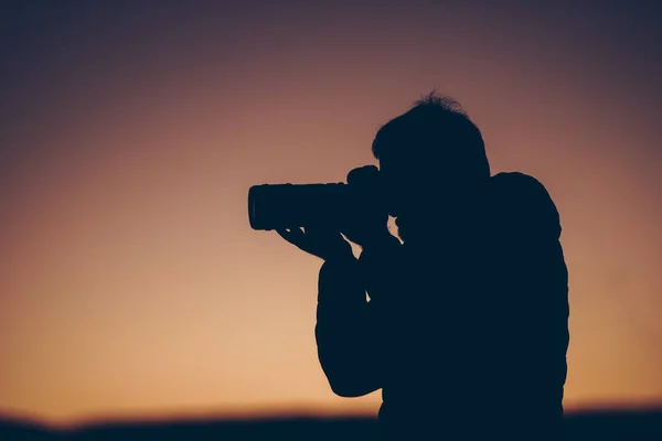 Silhouet Van Een Professionele Fotograaf — Stockfoto