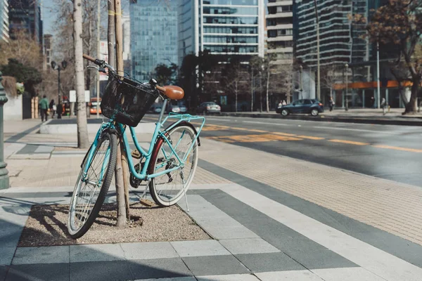 市では ビンテージ バイク駐車 — ストック写真
