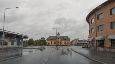 Editör Kemijarvi Finlandiya, yağmurlu şehir şehir görüntüsü