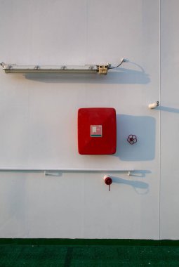 Bir gemi, borular ve valfler güverte, yangın söndürme cihazları