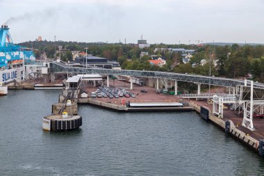 Yazı işleri 08.09.2018 Mariehamn Aland, Baltık bağlantı noktası Mariehamn yüklenecek bekleyen arabalar gelen prenses
