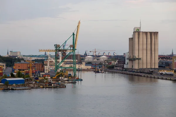 Redaktionellt 2018 Stockholm Sverige Containerterminal Och Cruise Ship Kajen Vid — Stockfoto