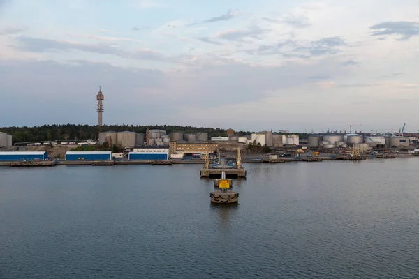Yazı işleri 08.09.2018 Stockholm İsveç, petrol petrol tankları ile Frihamnen, Vartan ve Port of Stockholm terminal