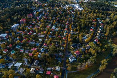 Bir dron, Finlandiya ile alınan Forssa küçük şehir şehir görünümünü