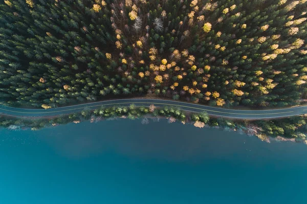 호수와가 핀란드도로 공기에서 — 스톡 사진