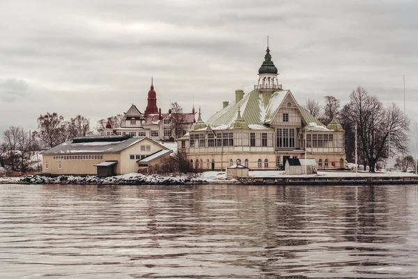 Bir kış gününde Helsinki Finlandiya dışında bir tekne kulübü club house