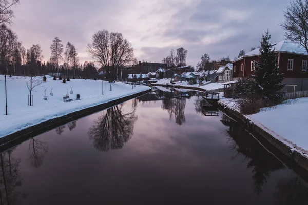Зимнее утро у реки в Форсса Финляндия — стоковое фото