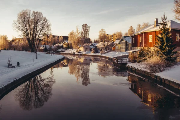 Зимнее утро у реки в Форсса Финляндия — стоковое фото