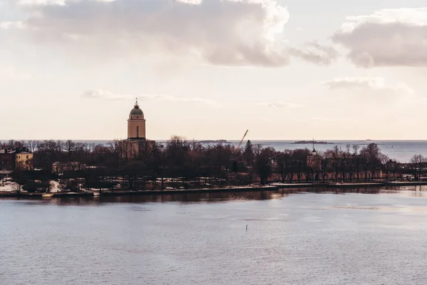 Suomenlinna fortress on a sunny spring day with the lighthouse tower, Helsinki Finland — Stock Photo, Image