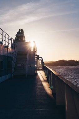 Yolcu gemisi, Stockholm İsveç açık güverte görülen takımadalar gün batımı