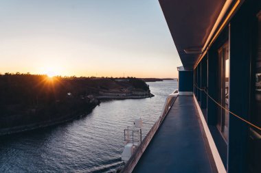 Büyük araba feribot Stockholm takımadalar, İsveç dar sur geçen