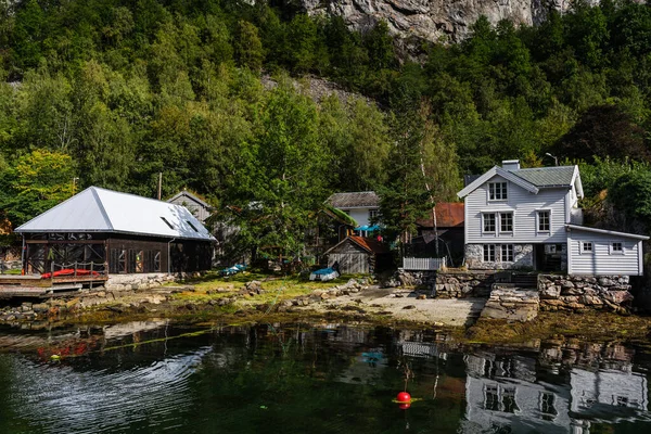 Staré Dřevěné Budovy Vod Geirangeru Norsko Letní Den — Stock fotografie