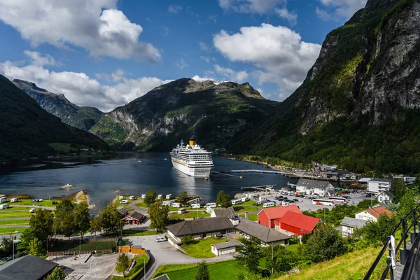 Εκδοτική 2019 Geiranger Νορβηγία Costa Pacifica Στο Λιμάνι Στο Geiranger — Φωτογραφία Αρχείου