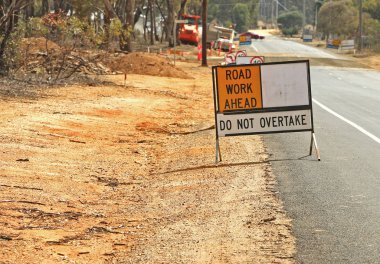 Yol iş önde, yapmak değil sollamak işareti