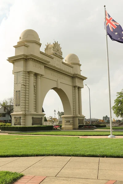 Ballarat, Avustralya - 12 Mart 2016: Ballarat's Arch, (1920), onur Caddesi girişinde bir anıt döndürülen hizmet erkek ve kadınlara Ballarat ve bölgesinin zaferdir