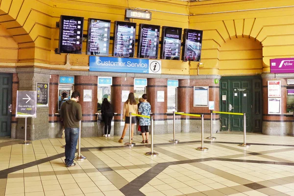 Melbourne Ausztrália Április 2016 Ügyfél Információ Szolgáltatás Pult Flinders Street — Stock Fotó