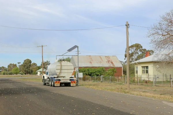 Newstead Victoria Australia Kwietnia 2016 Komputerowy System Operacyjny Zainstalowano Ulicy — Zdjęcie stockowe