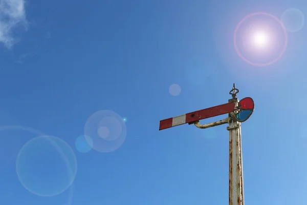 Czerwony Biały Lamplight Sygnał Semafora Błękitne Niebo Flary — Zdjęcie stockowe
