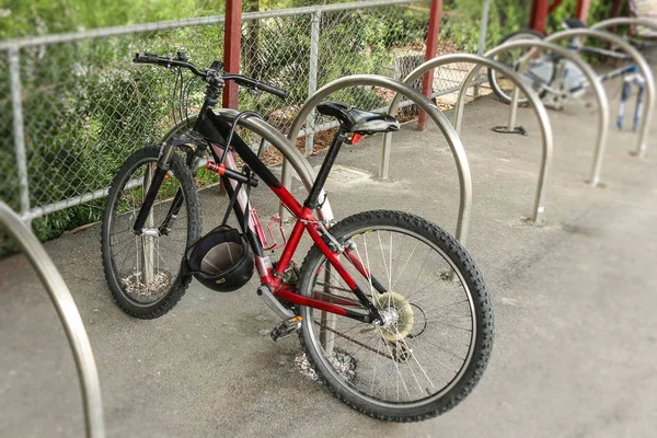 Fahrrad Sicherer Fahrradabstellstation Verschlossen — Stockfoto